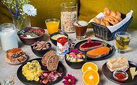 B&B HOTEL Orange - Échangeur A7 A9